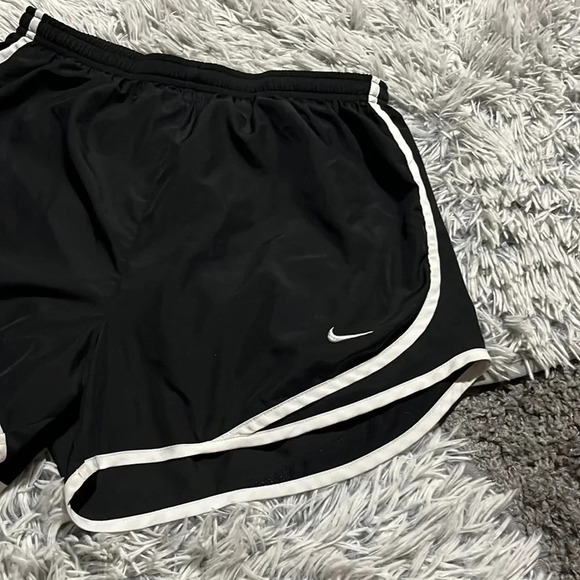 Nike Dri Fit Black Shorts Size Medium - Picture 3 of 13